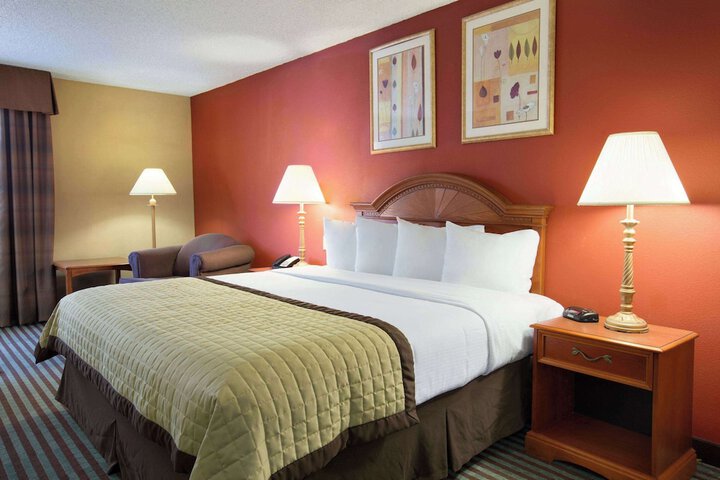 1 King Bed Mobility Accessible (9 of 14)