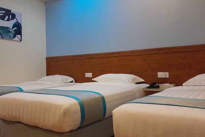 Room 4 of 8
