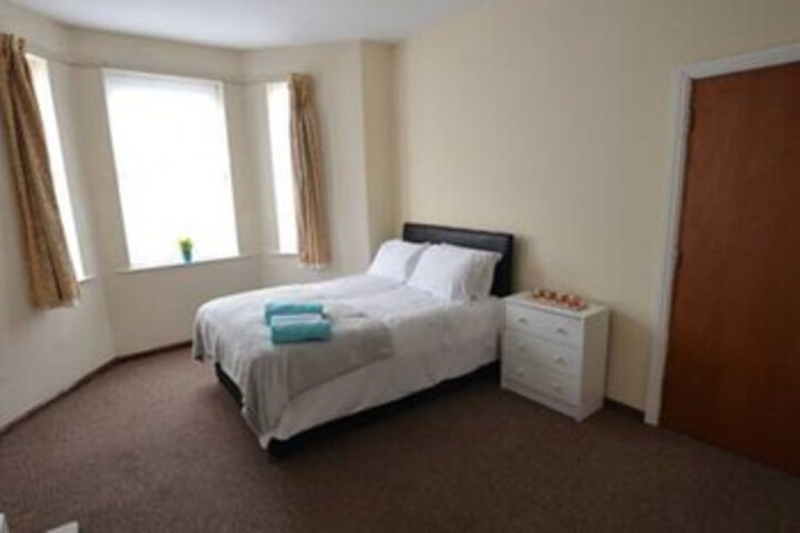 Room 8 of 11