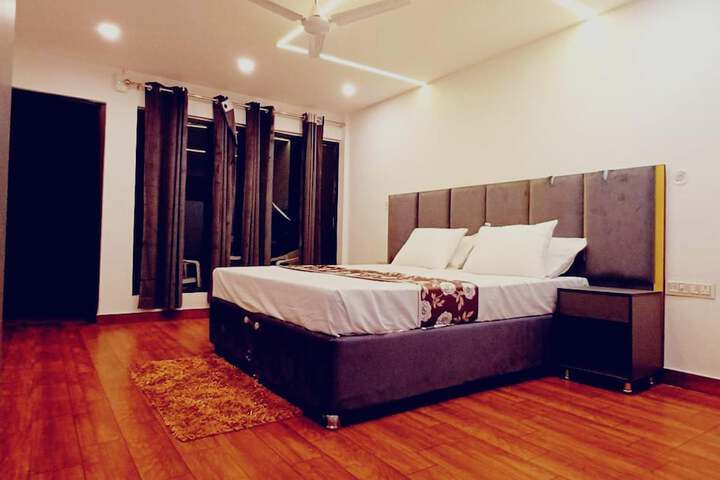Room 5 of 94