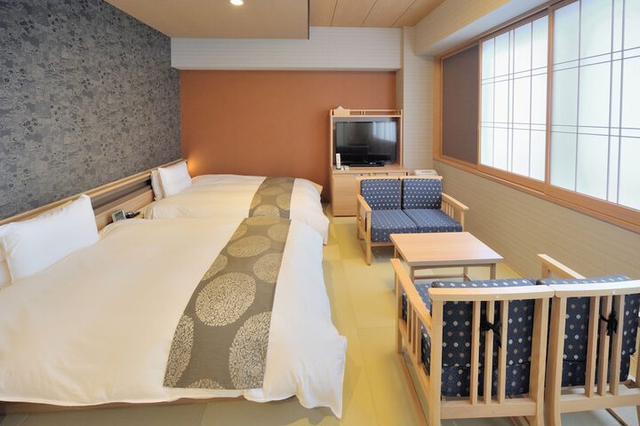 Room 12 of 110
