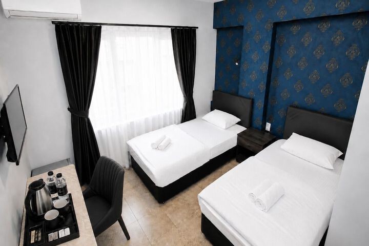Room 4 of 14