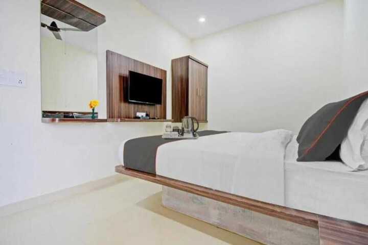 Room 11 of 40