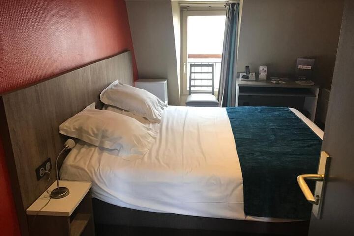Room 2 of 29