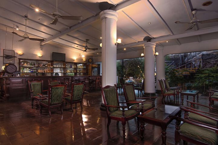 Lounge 54 of 65