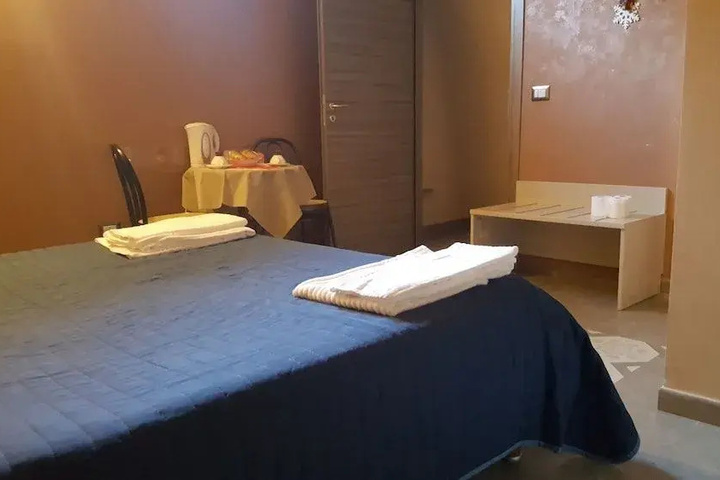 Room 5 of 18