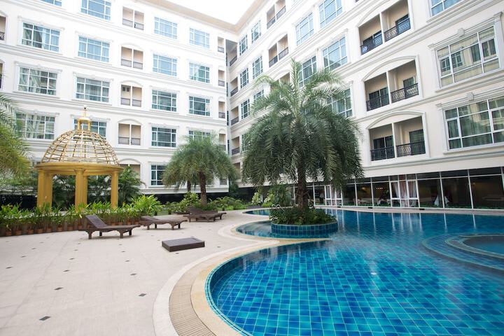 Pool Hotel
