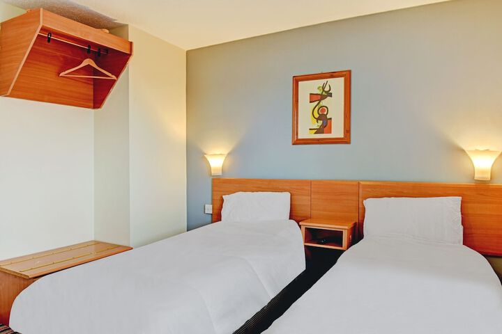 Room 27 of 50