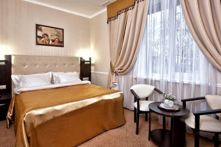 Room 4 of 36