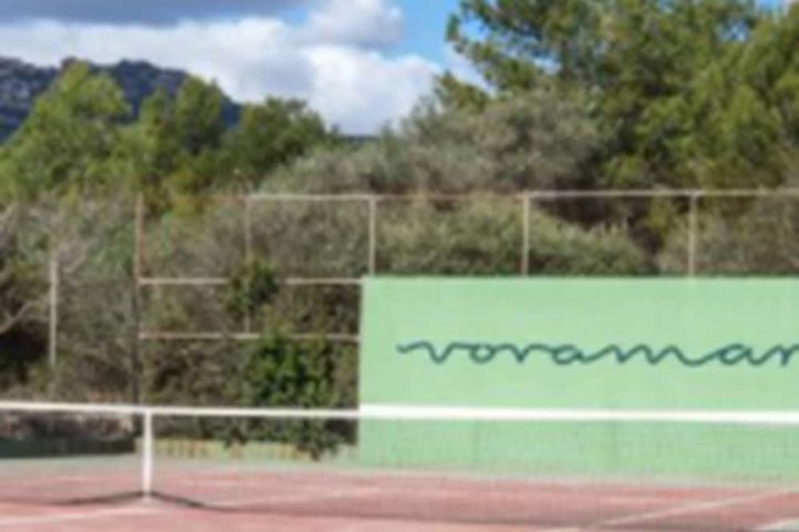 Tennis court