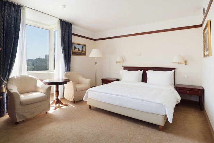 Room 17 of 217