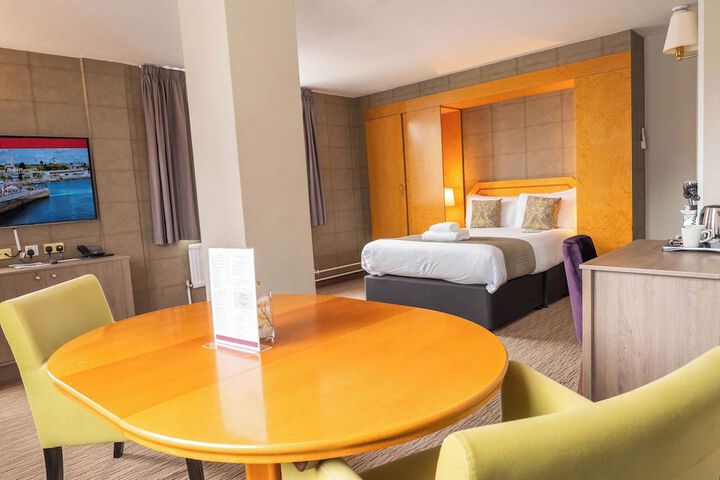 Room 50 of 108