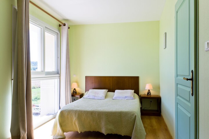 Room 3 of 32