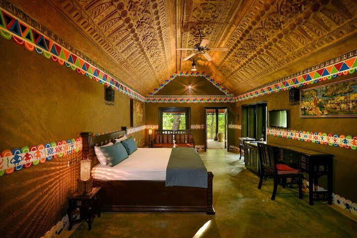 Room 4 of 73