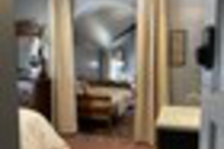 Room 50 of 117