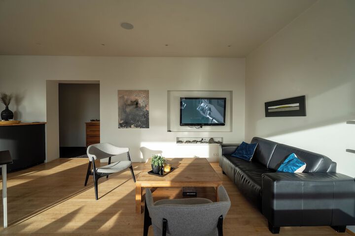 Lounge 55 of 64