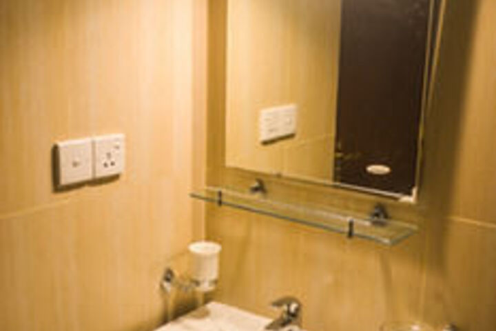 Room 5 of 17
