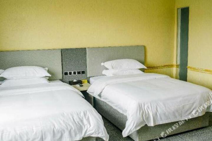 Yijia Business Hotel (Guangzhou Huadu Shiling Leather City)