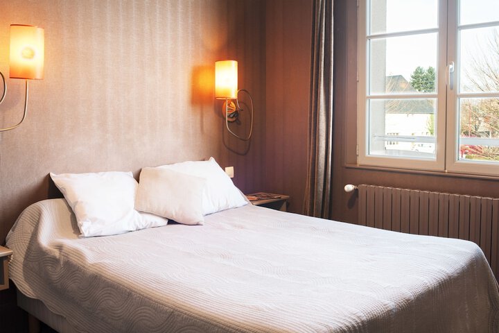 Room 4 of 16