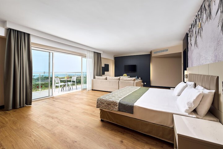 Room 28 of 120