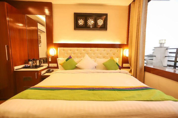 Room 12 of 38