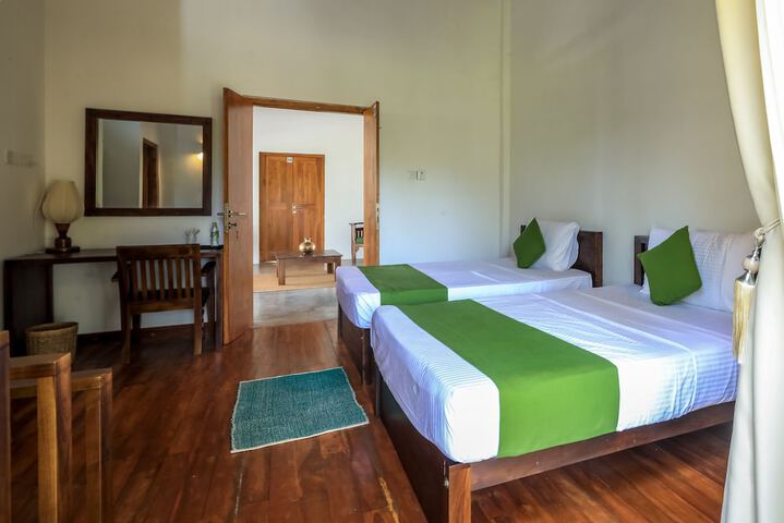 Room 9 of 20