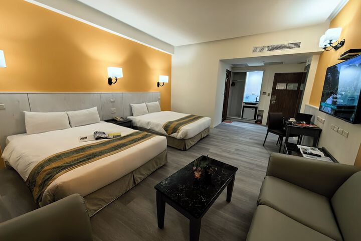 Room 16 of 36