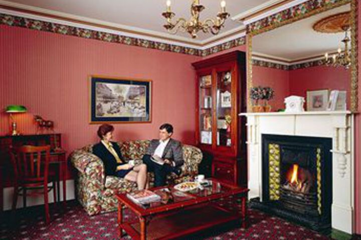 Lounge 6 of 6