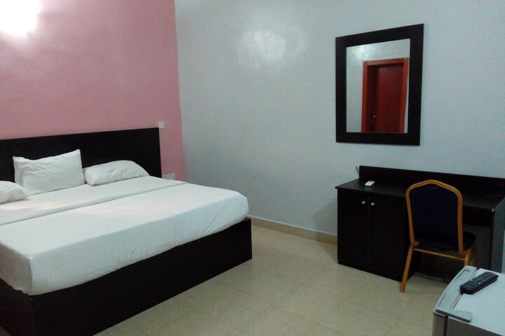 Room 4 of 10
