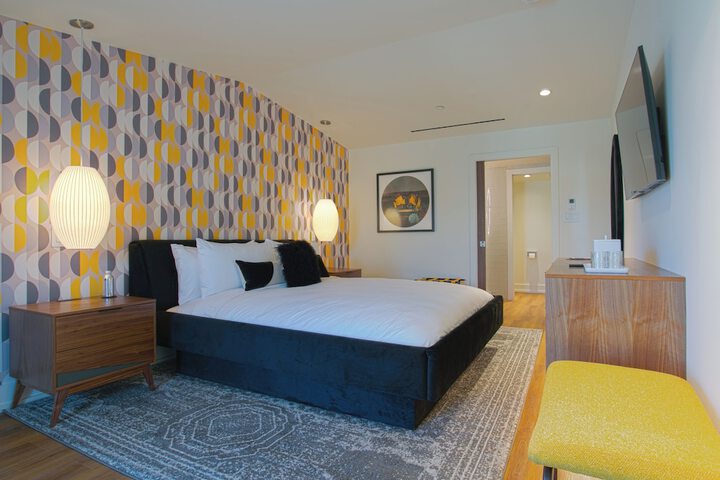 Room 10 of 28