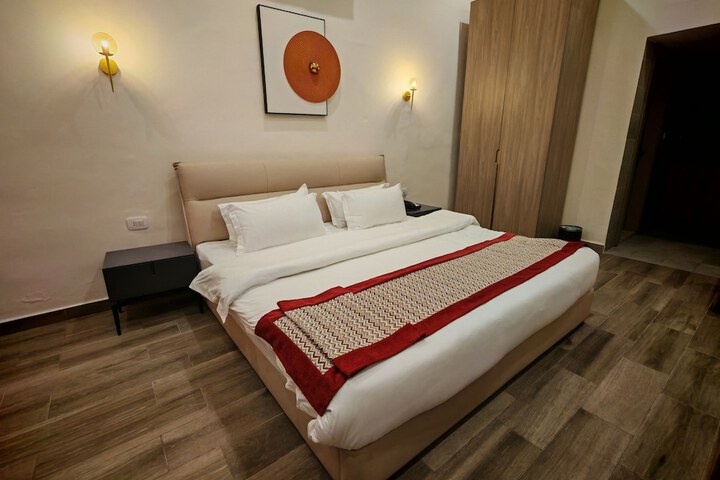 Room 18 of 118