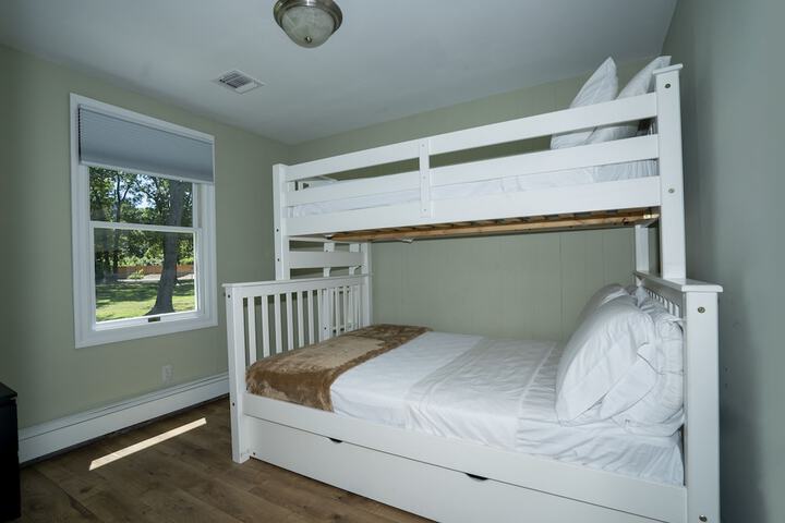 Room 5 of 125