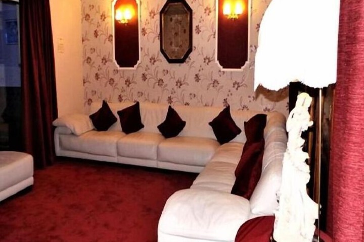 Room 9 of 23