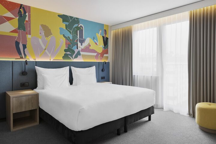 Room 40 of 100