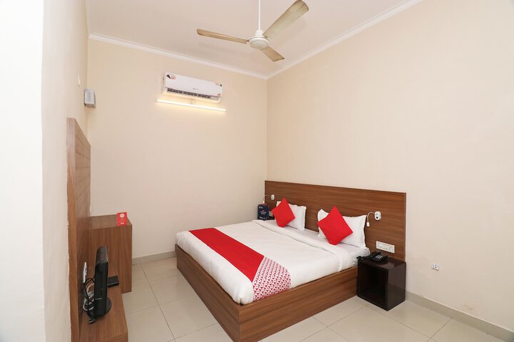 Room 4 of 17