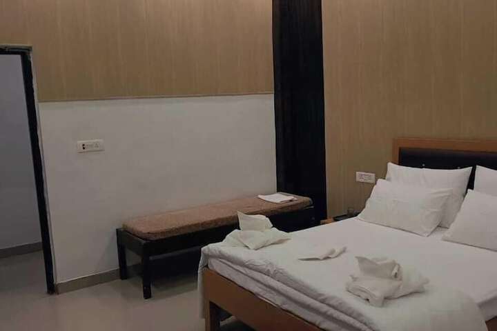 Room 5 of 15