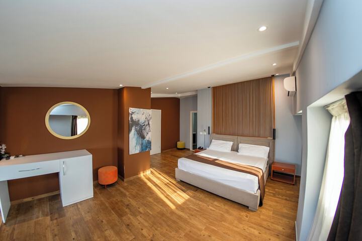 Room 47 of 90