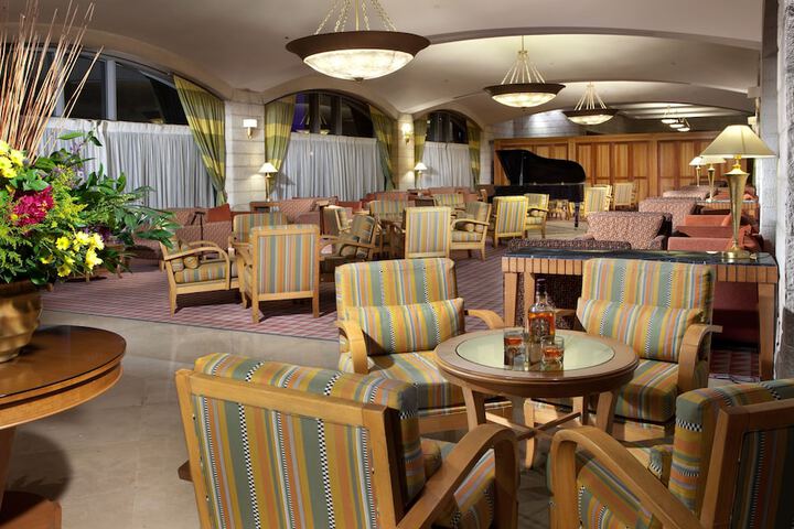 Lounge 57 of 80