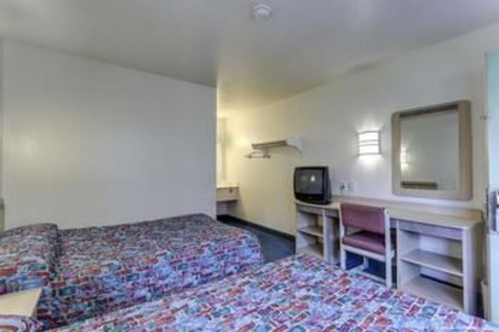 Room 10 of 24