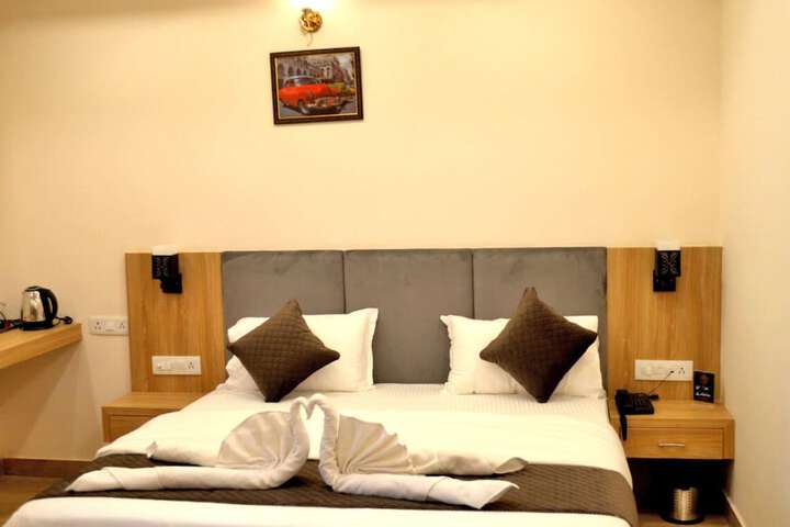 Room 8 of 13