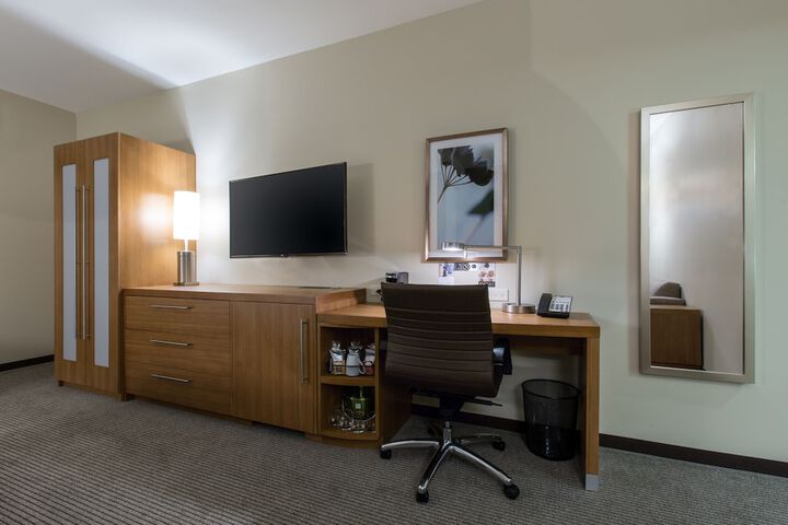 Quadruple Accessible Queen Size Bed (8 of 9)