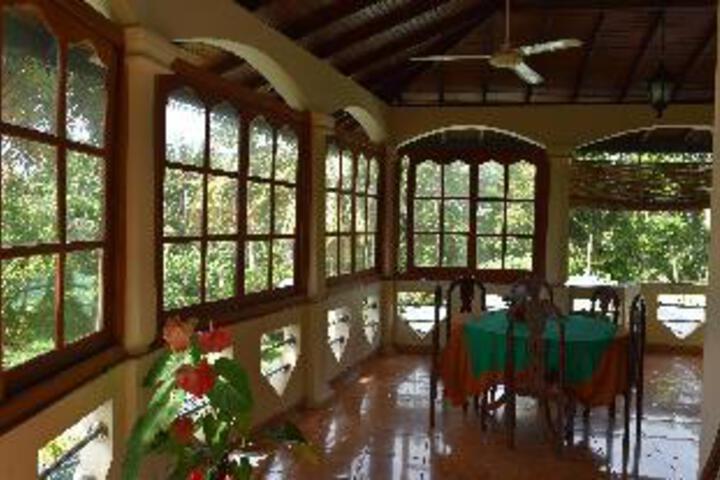 Entrance & Lobby