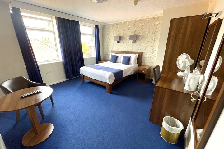 Room 68 of 208