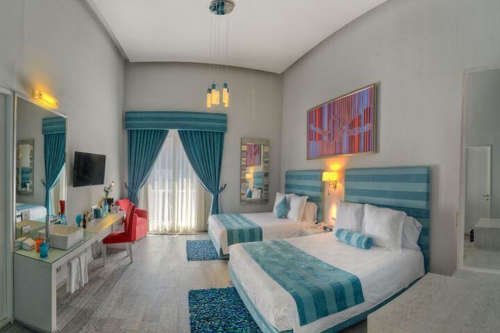 Room 3 of 33