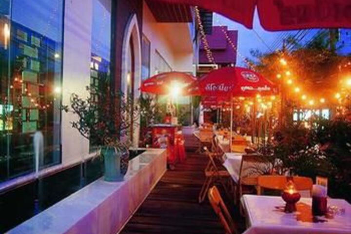 Dining 4 of 29