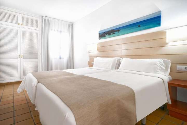 Room 3 of 37