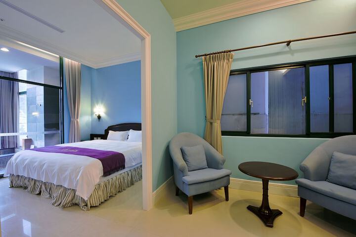 Room 2 of 51