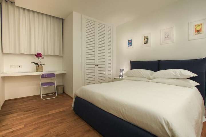 Room 9 of 49