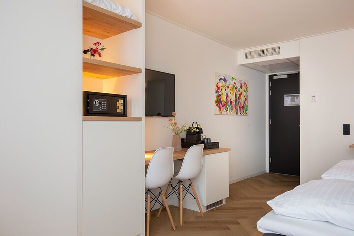 Room 16 of 49