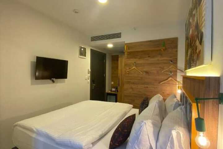 Room 17 of 67